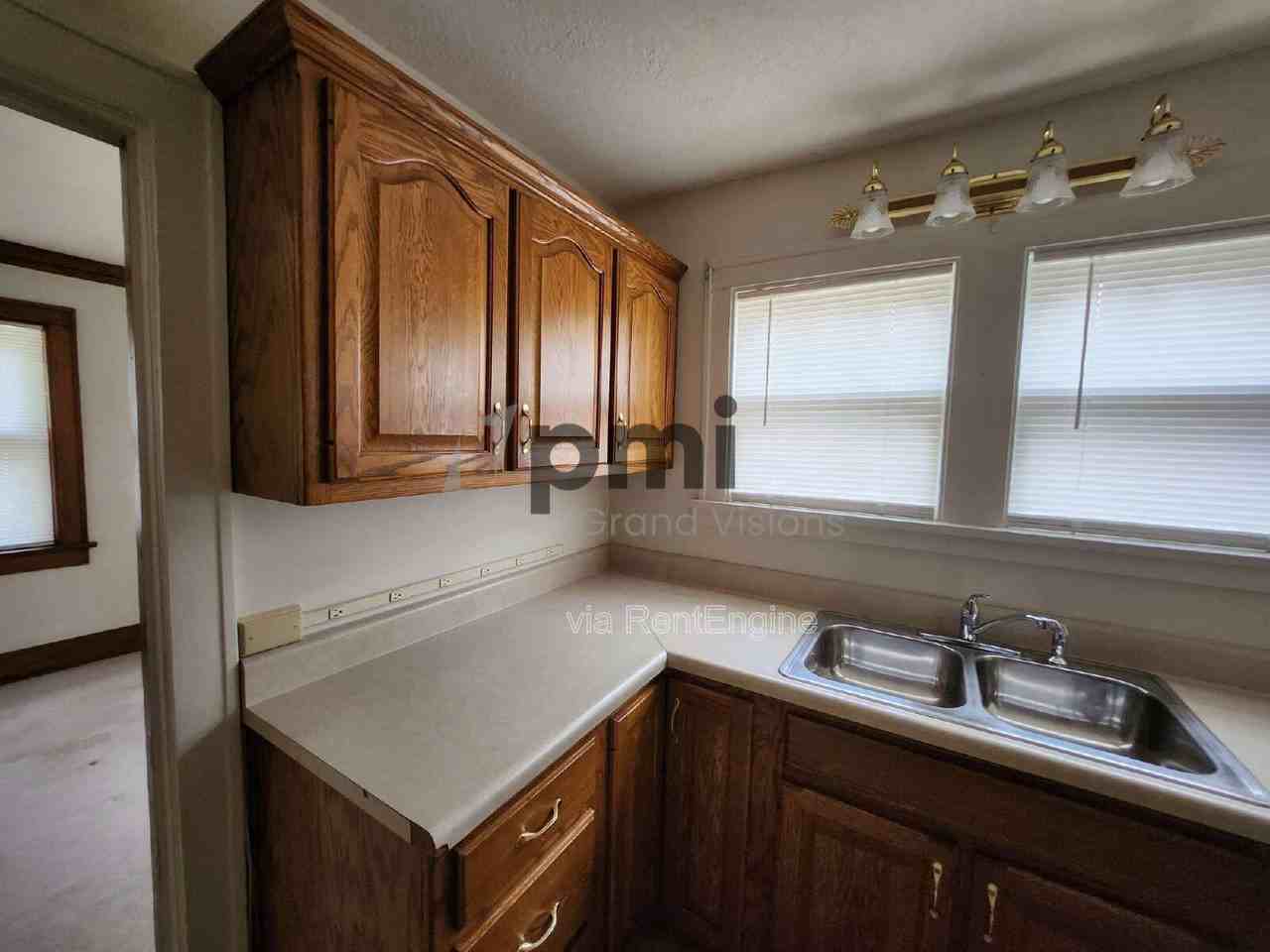 303 E Kellar Ln - Photo 5 of 10