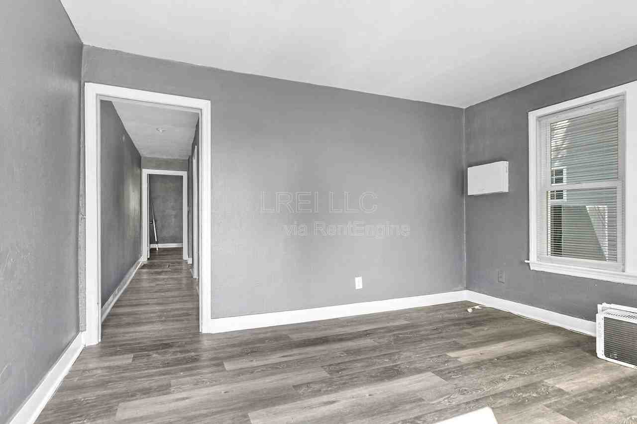 3127 Southern Ave - Photo 6 of 8