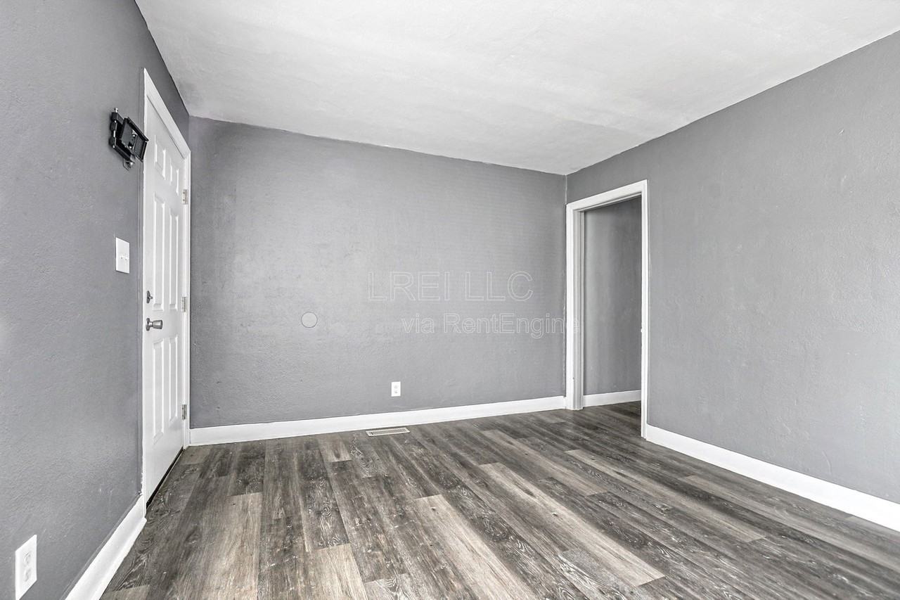 3127 Southern Ave - Photo 7 of 8