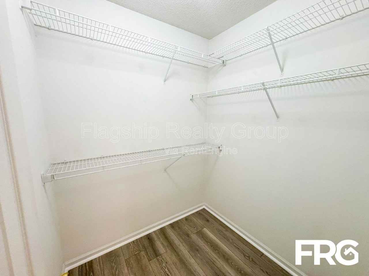 3908 Sterling Pointe Dr #8 - Photo 4 of 31