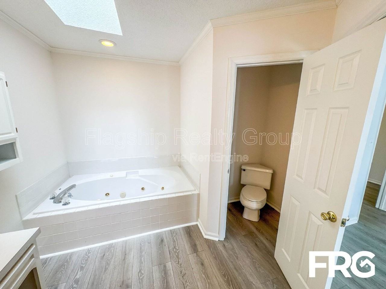 3908 Sterling Pointe Dr #8 - Photo 5 of 31