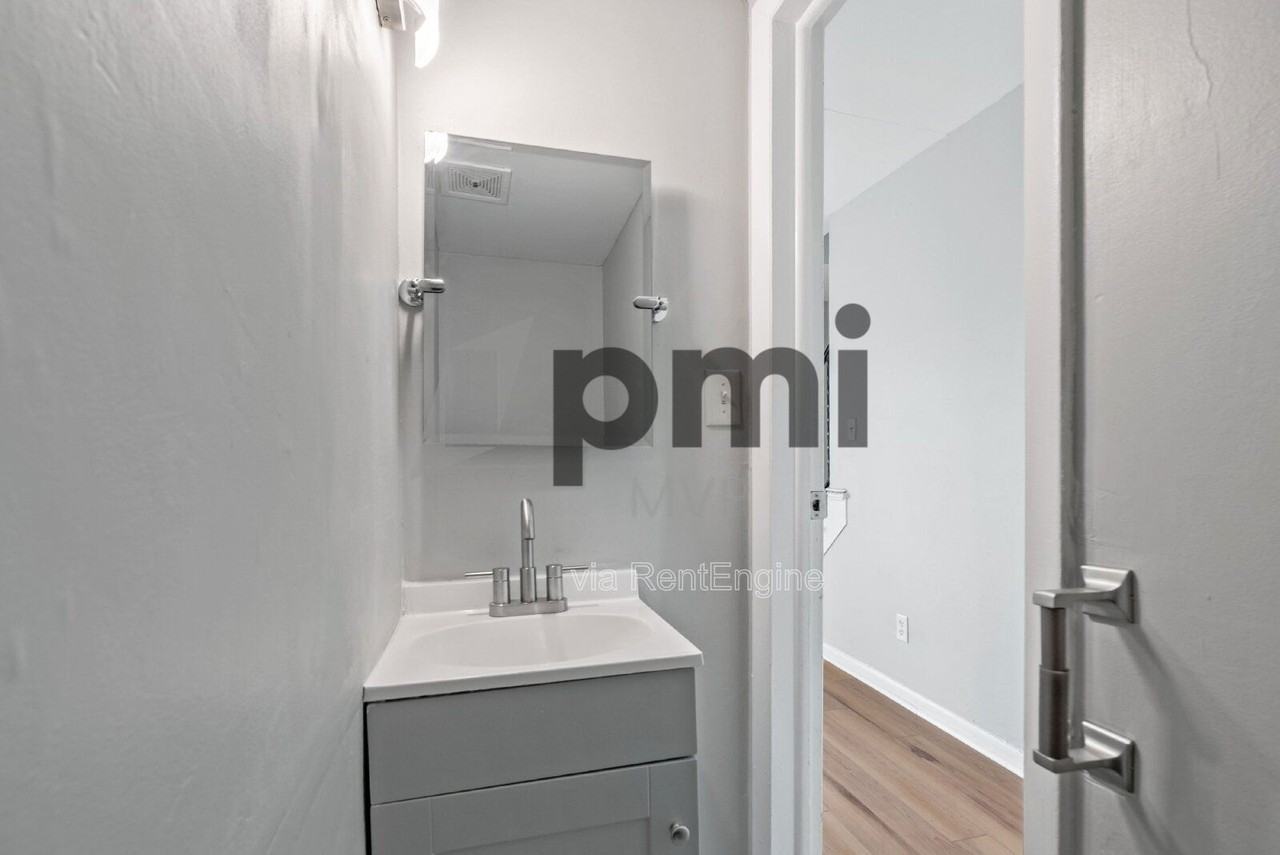 3027 Rotunda Ct S - Photo 7 of 18