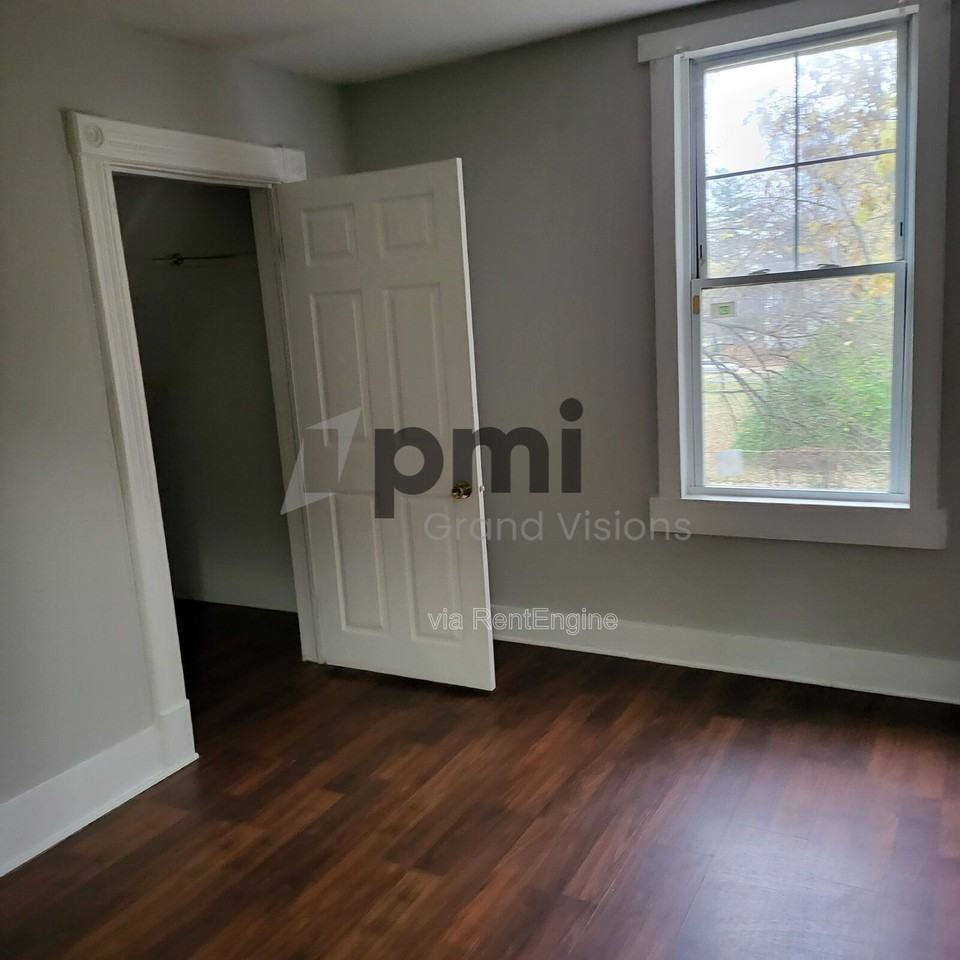 941 E Cantrell St - Photo 2 of 14