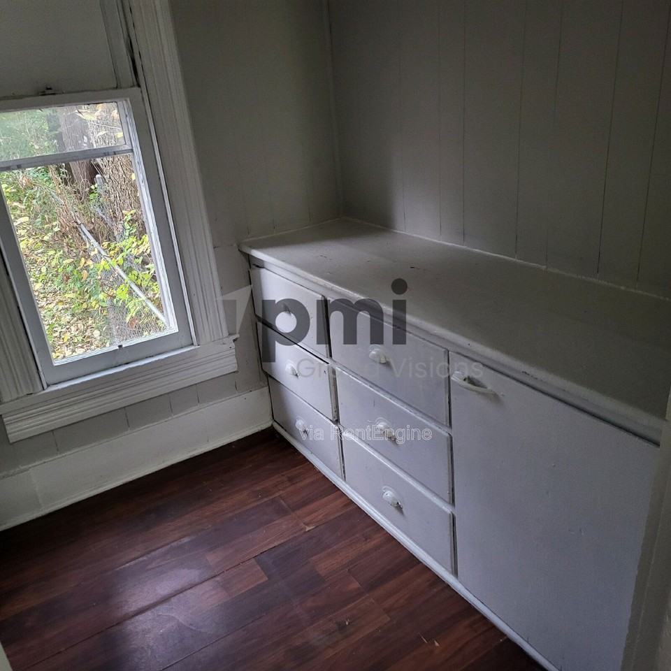 941 E Cantrell St - Photo 3 of 14