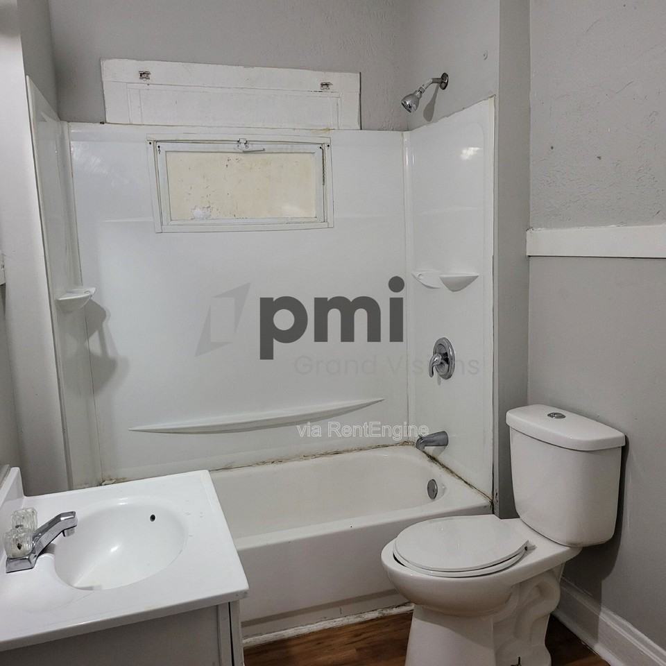 941 E Cantrell St - Photo 6 of 14