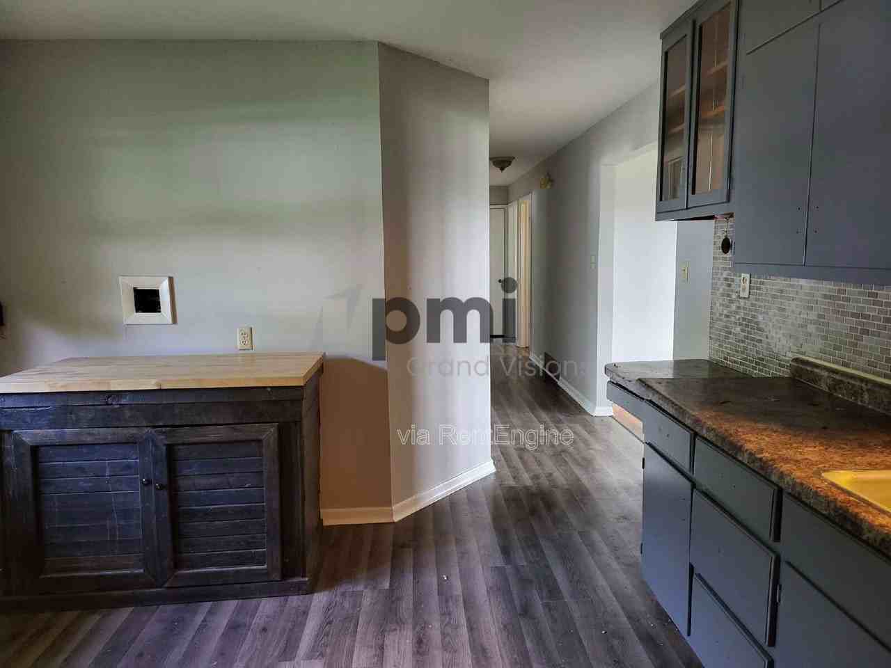 1425 S Fairview Ave - Photo 3 of 9