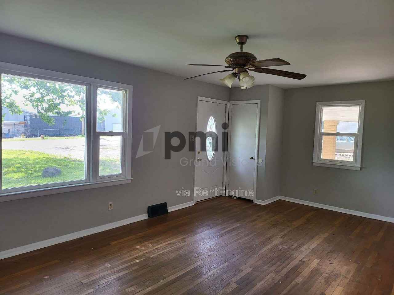 1425 S Fairview Ave - Photo 4 of 9