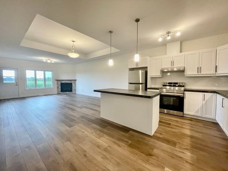 908 Chablis Cres Unit Upper - Photo 3 of 14