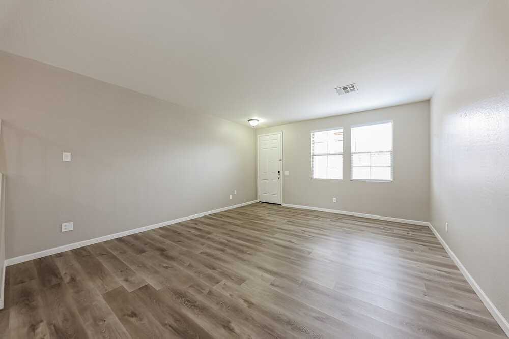 11811 W Foothill Dr - Photo 5 of 17
