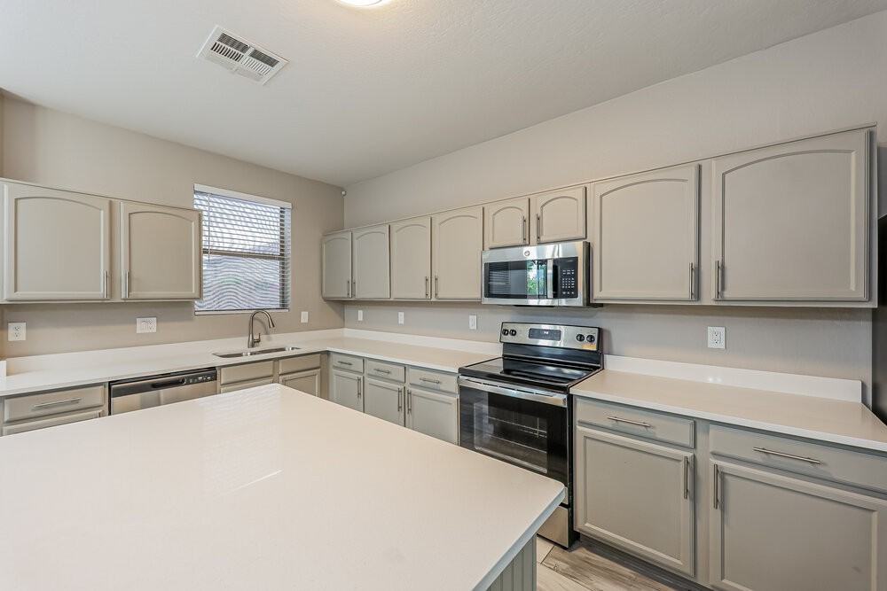 11811 W Foothill Dr - Photo 6 of 17