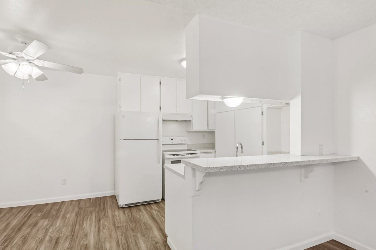 Stadium Arms Apartments - Photo 2 of 14