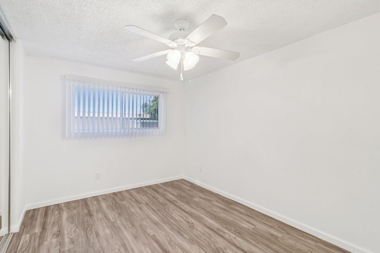 Stadium Arms Apartments - Photo 4 of 14