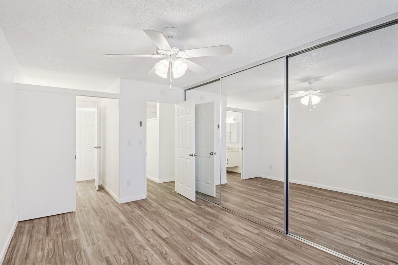 Stadium Arms Apartments - Photo 5 of 14