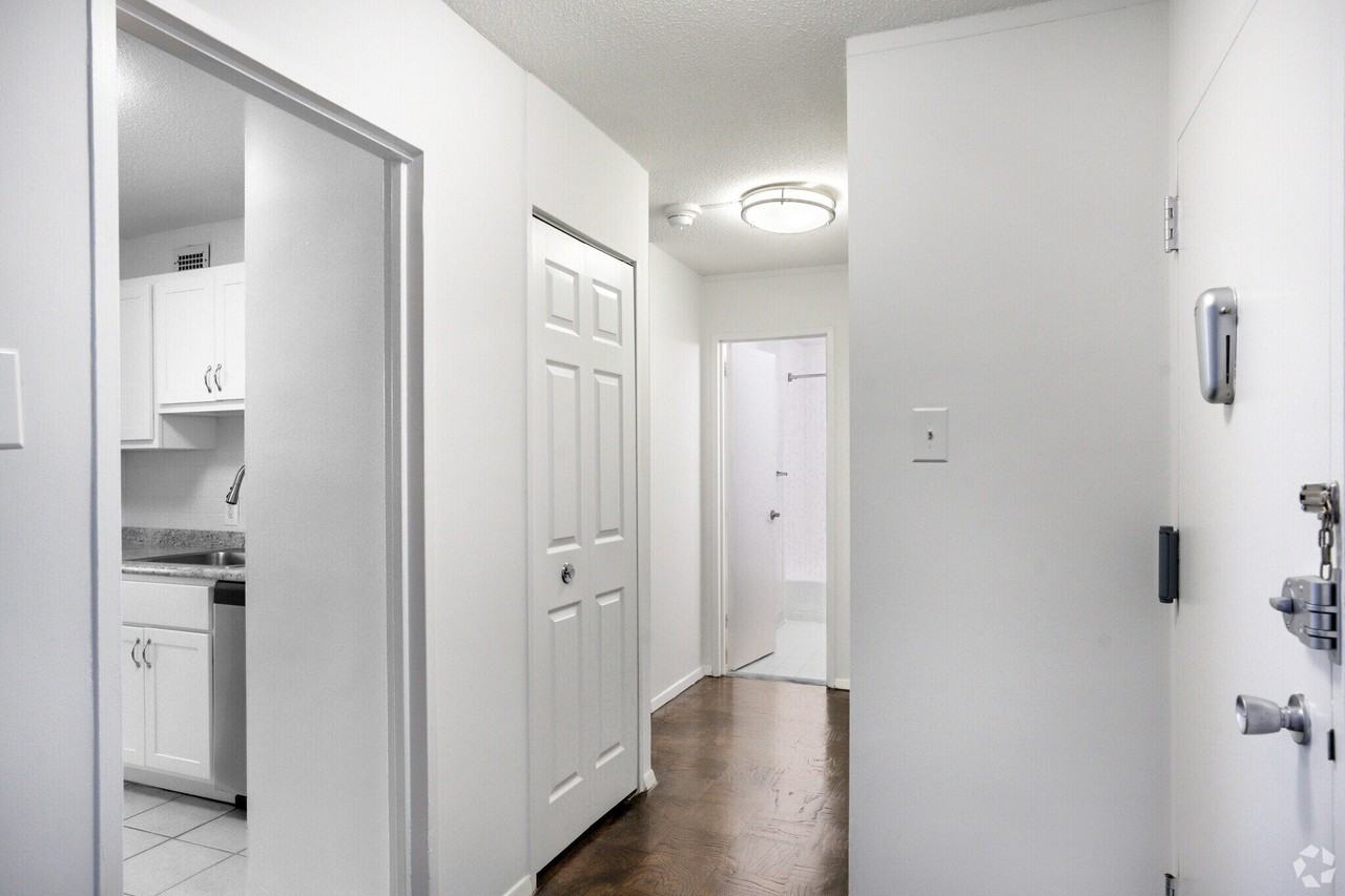 Calvert House Apartments - Photo 4 of 50