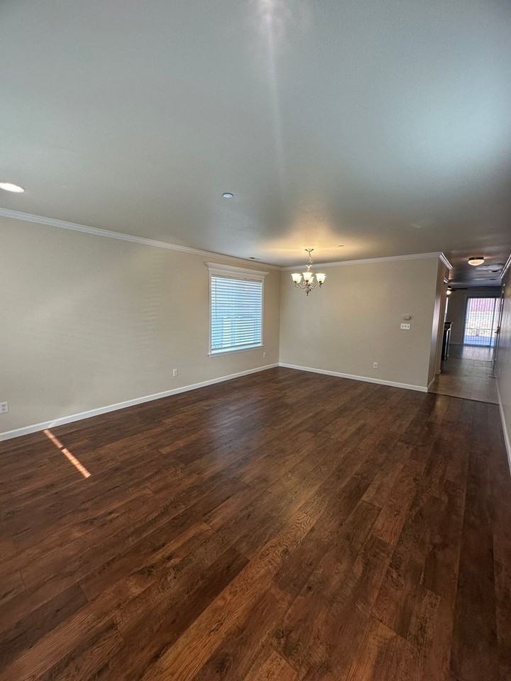 1645 Sinclair Dr - Photo 2 of 16