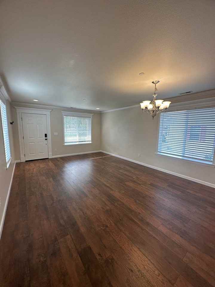 1645 Sinclair Dr - Photo 3 of 16