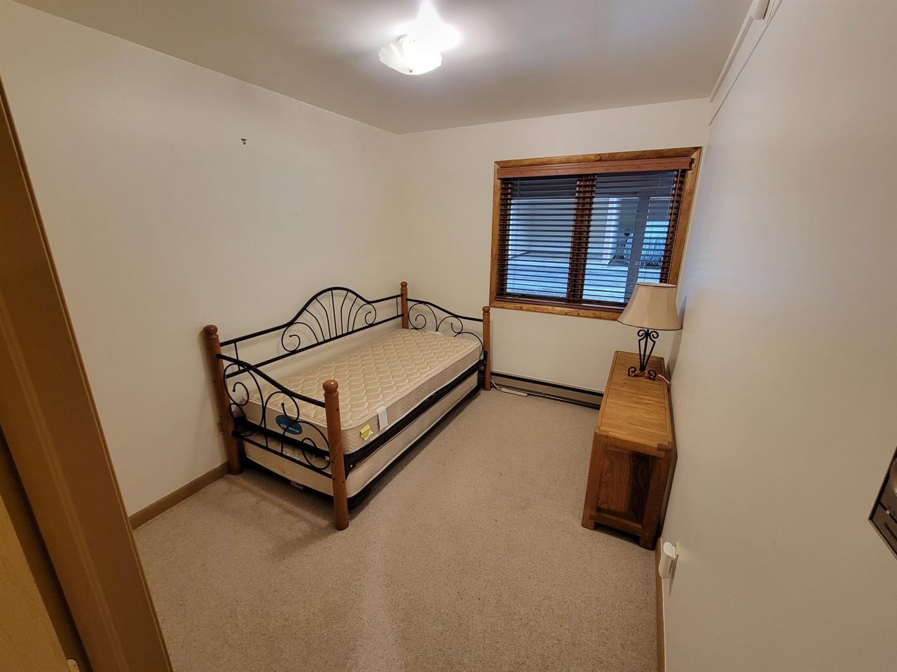 2540 Kinnikinnick Rd #G4 - Photo 4 of 20