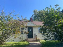 featured image of 709 Como Ave