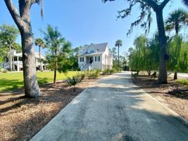featured image of 7 Palmetto Point Dr