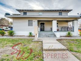 featured image of 216 S Devine St