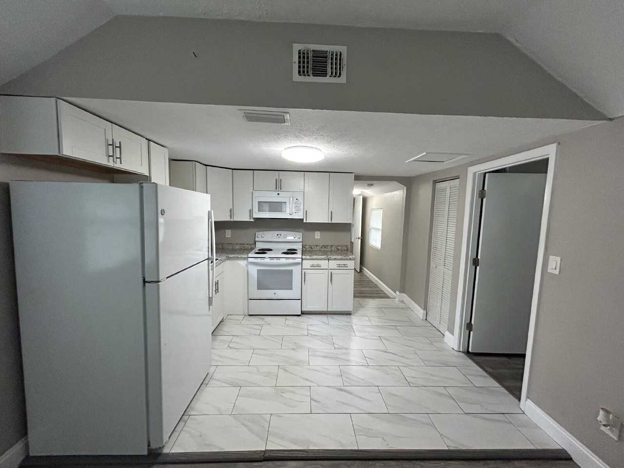 1830 48th St S #2 - Photo 4 of 19