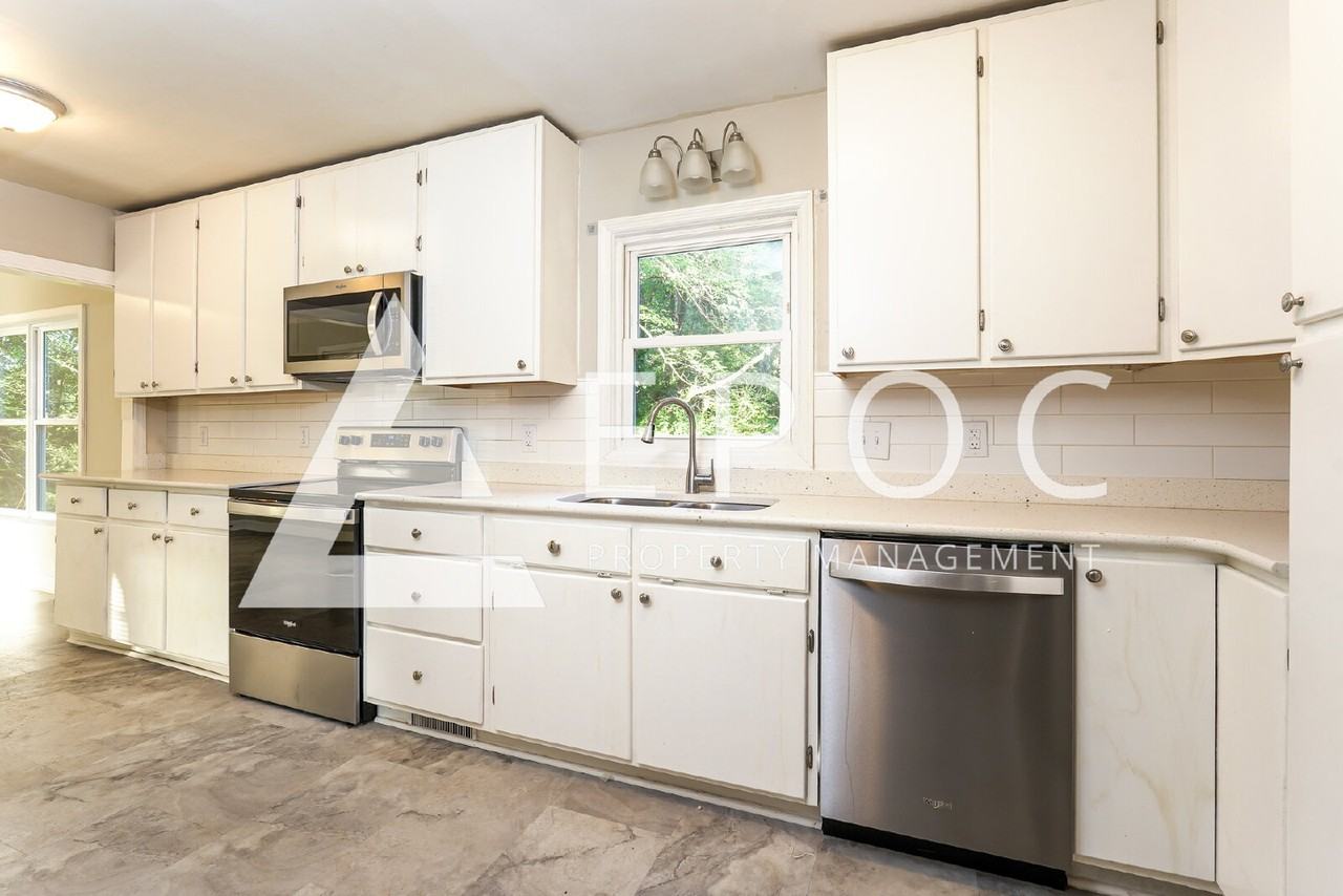 3307 Amos Dr - Photo 3 of 15