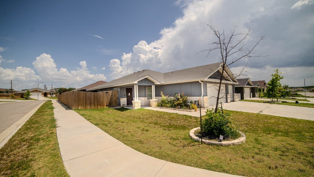 770 Freedom Cir - Photo 2 of 20