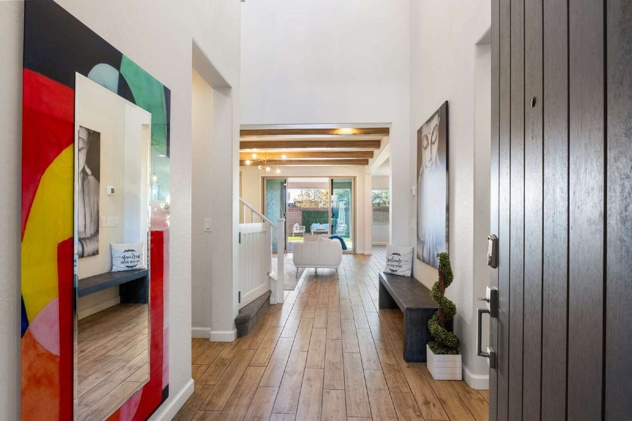 4050 South Thistle Drive - Photo 3 of 25