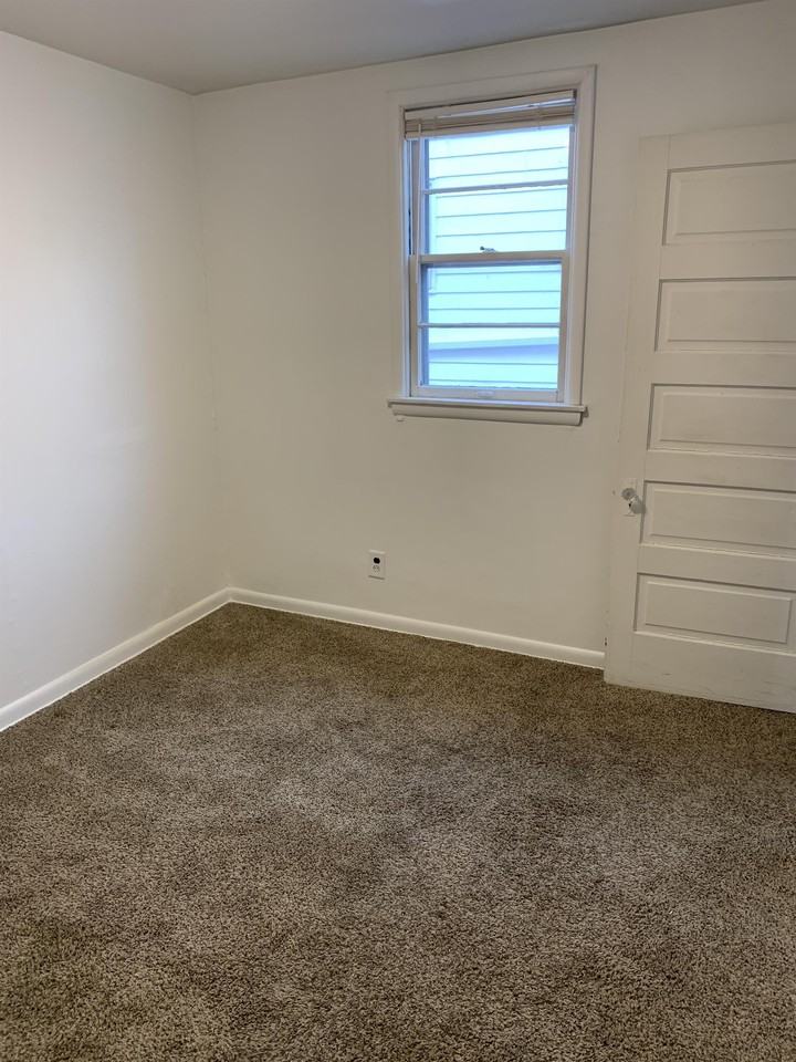 1209 11 1/2 St N #2 - Photo 4 of 12