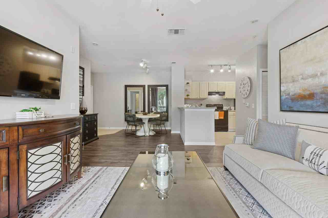 Sanctuary at Highland Oaks - Photo 4 of 39