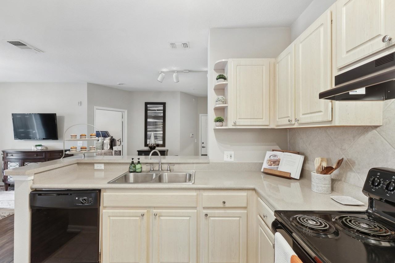 Sanctuary at Highland Oaks - Photo 7 of 39