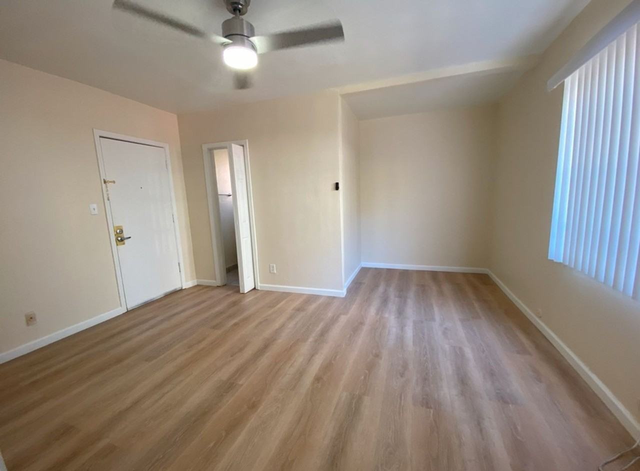 1709 Capitol Ave #9 - Photo 5 of 8