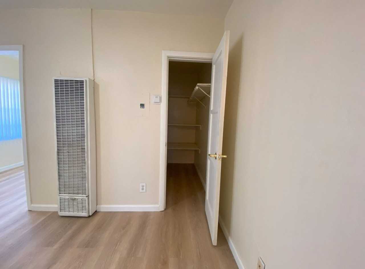1709 Capitol Ave #9 - Photo 6 of 8