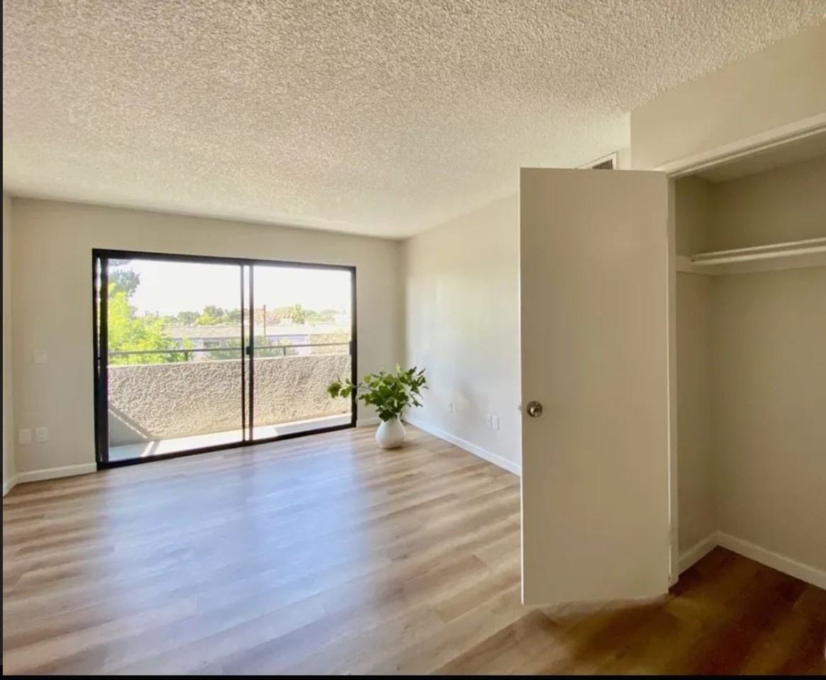 Victory Apartments - Photo 3 of 31