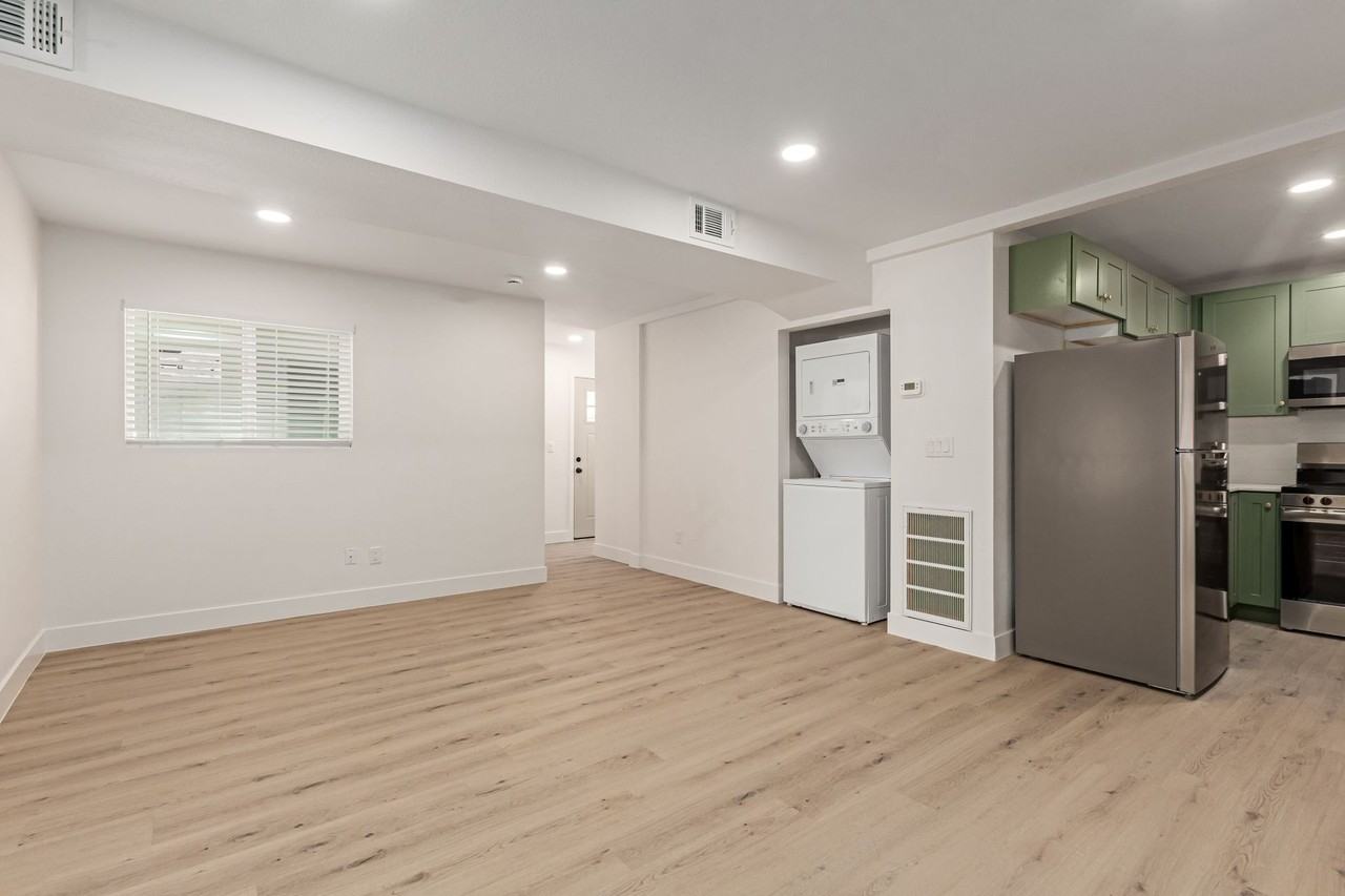 The Everly - Photo 5 of 50