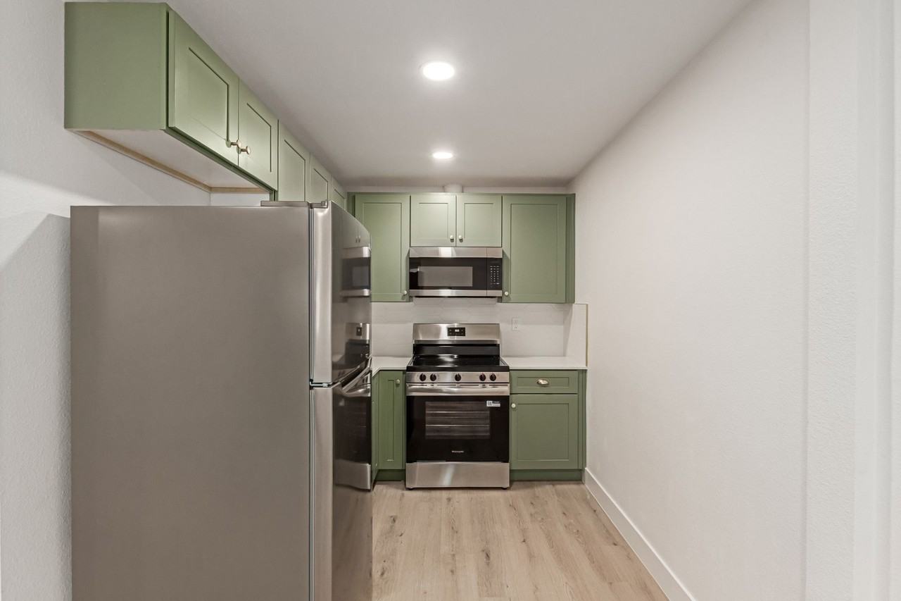 The Everly - Photo 6 of 50