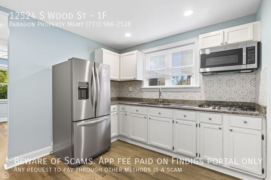 12524 S Wood St #1F - Photo 3 of 26