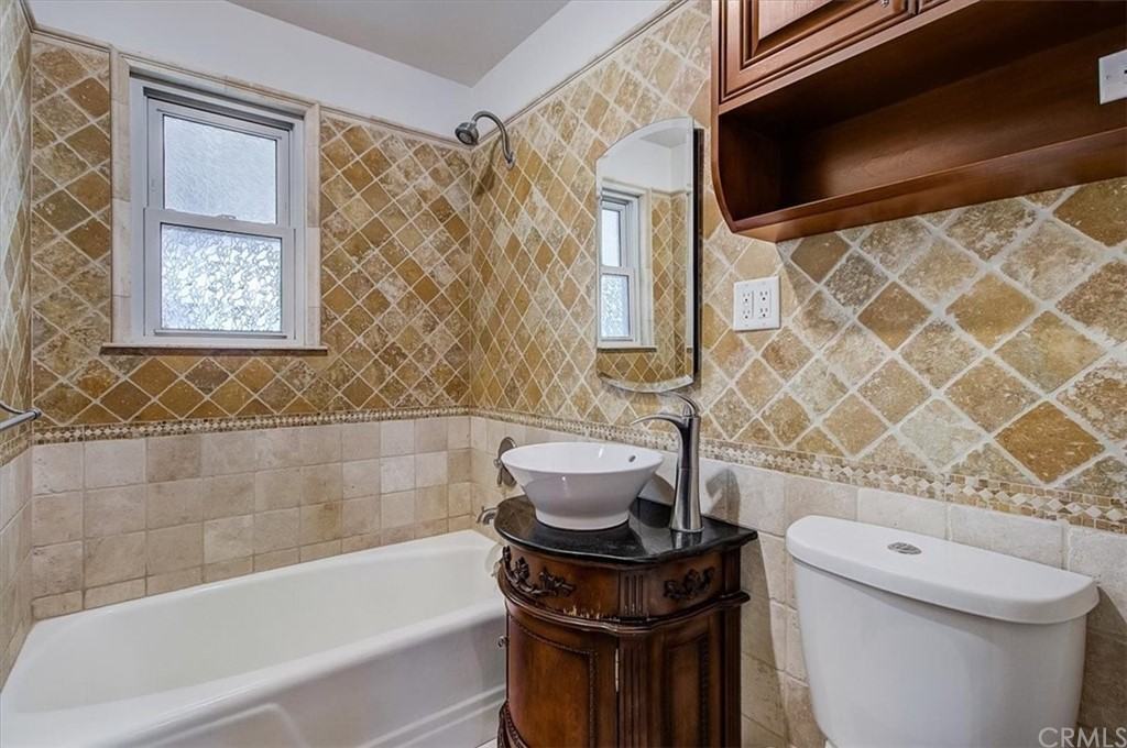 1331 N Lincoln St #NA - Photo 2 of 20