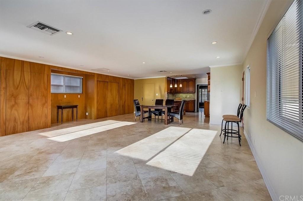 1331 N Lincoln St #NA - Photo 3 of 20