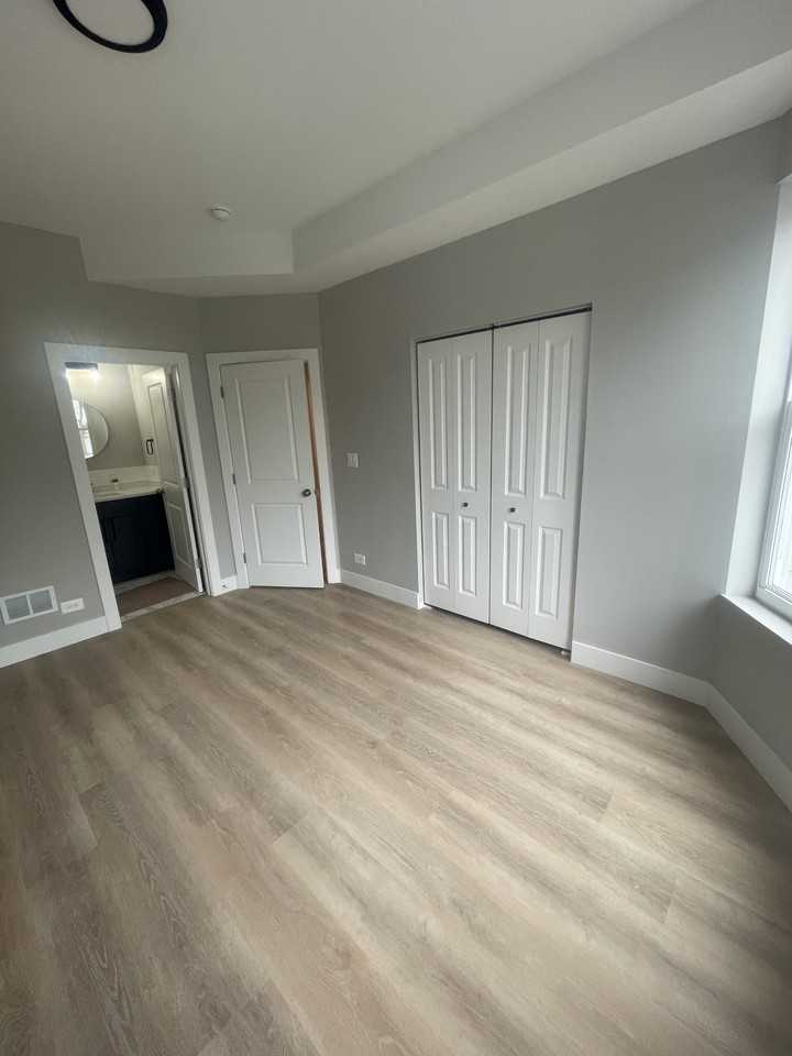 1628 West Blackhawk Street #2 - Photo 3 of 4