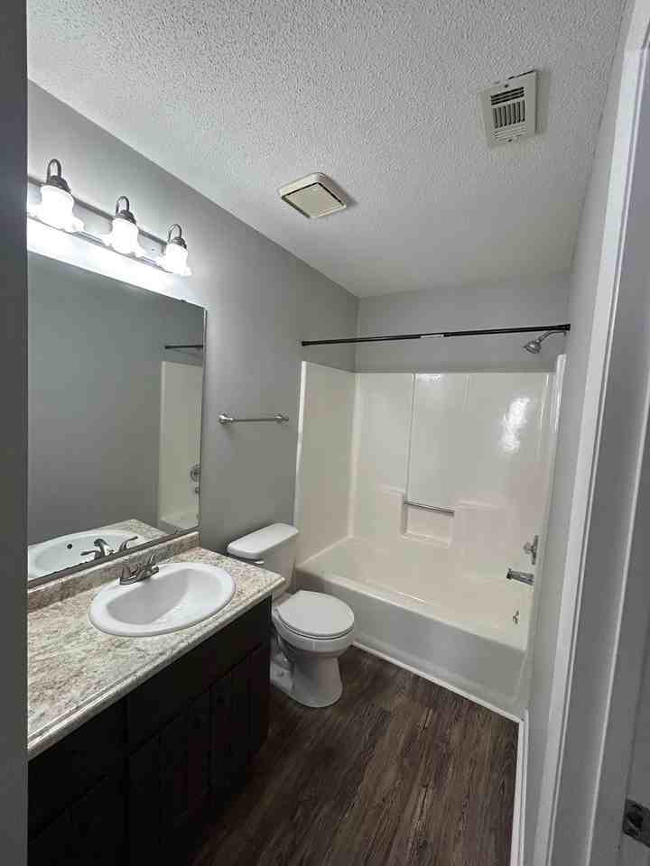 109 Cambridge Rd - Photo 6 of 17