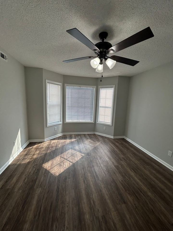 109 Cambridge Rd - Photo 7 of 17