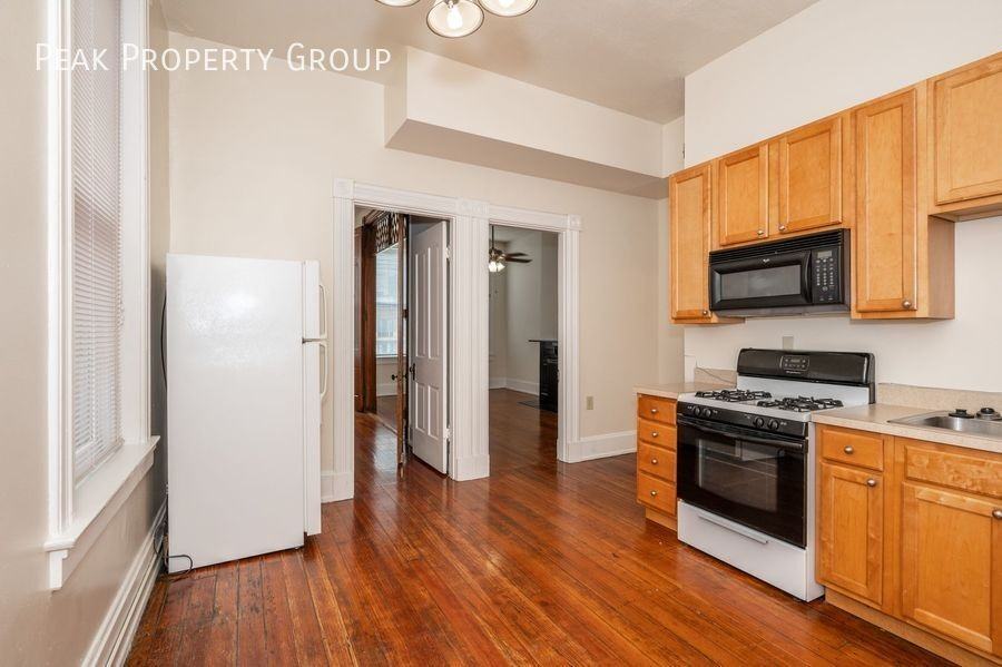 213 E University Ave Apt 1b - Photo 2 of 8