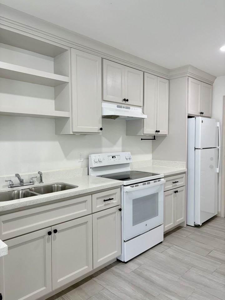 2220 Northridge Ave #D - Photo 4 of 18