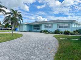 featured image of 10237 Tarpon Dr