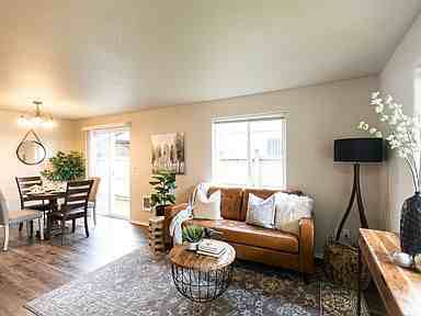 210 E Park Pl - Photo 3 of 18