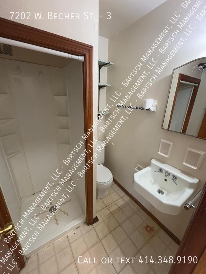 7202 W Becher St #3 - Photo 4 of 6