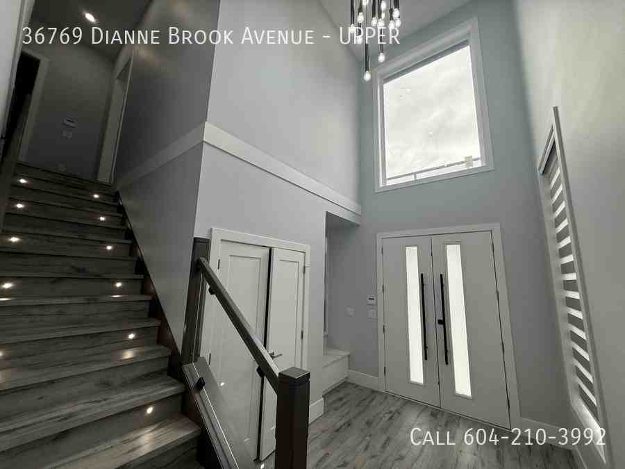 36769 Dianne Brook Ave - Photo 2 of 15