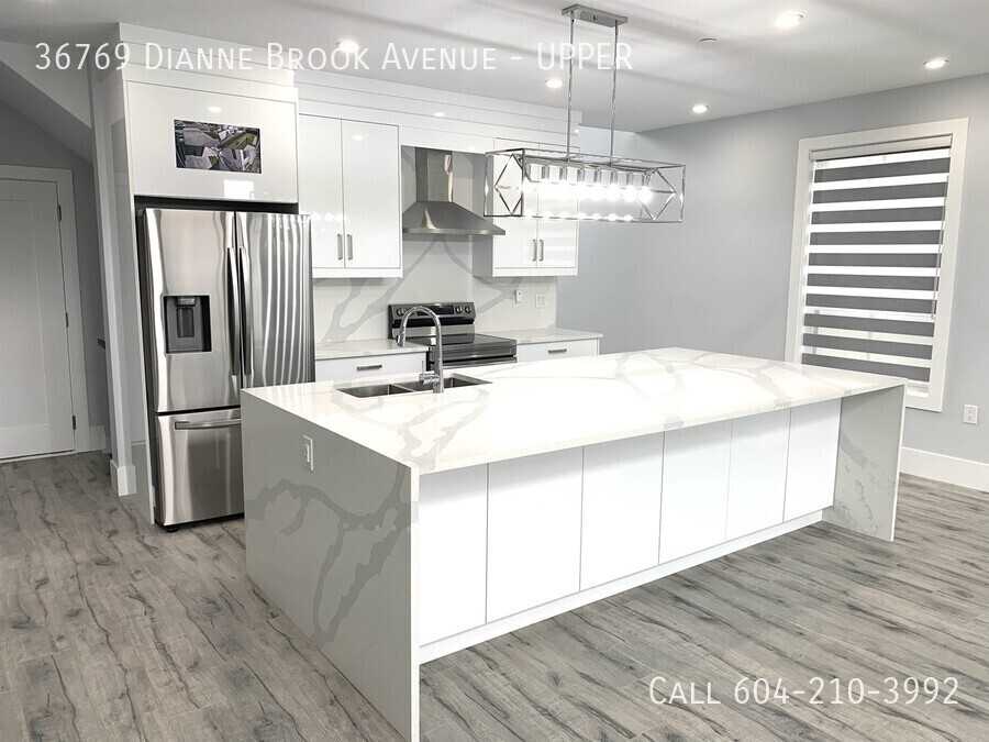 36769 Dianne Brook Ave - Photo 3 of 15