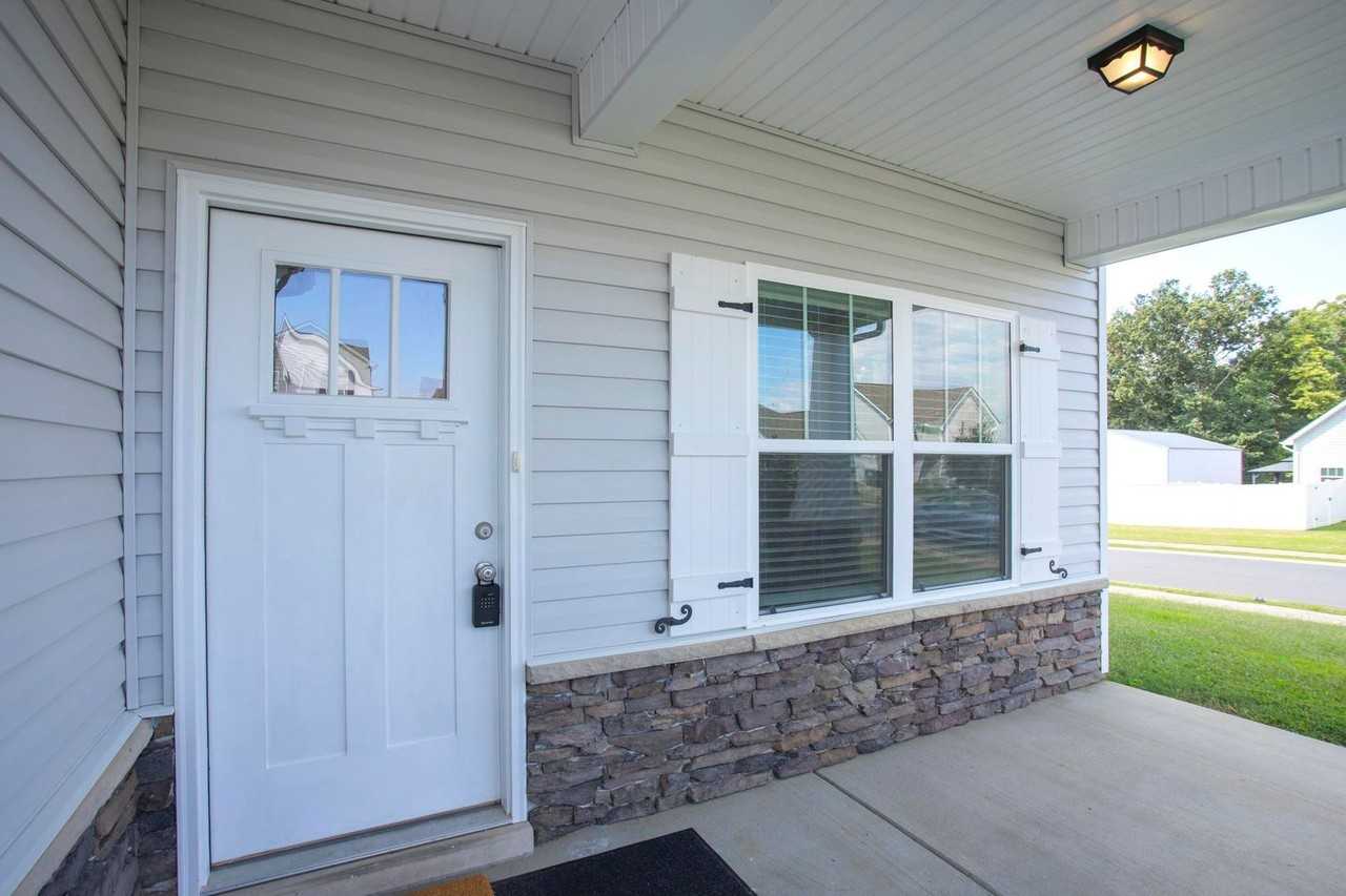 1832 Charismatic Place - Photo 4 of 46